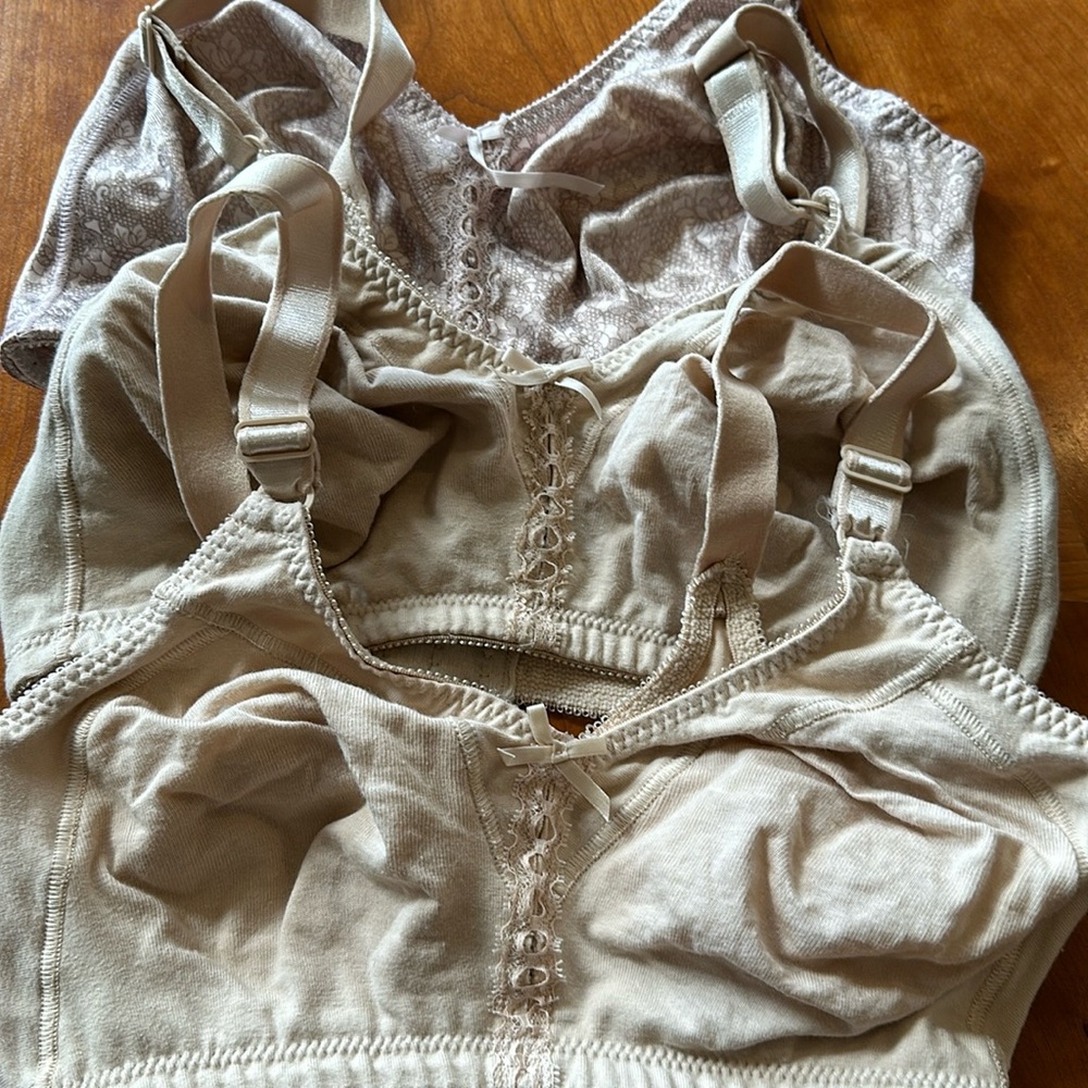 Three 34D wireless Bali bras, soft and comfortable.